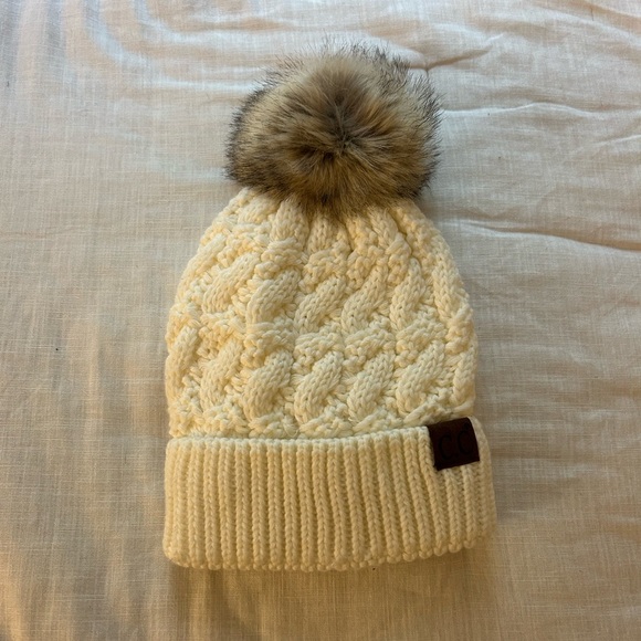 NWOT C.C. Cheveux Exclusive Knit Lined Pom Beanie - Picture 2 of 6
